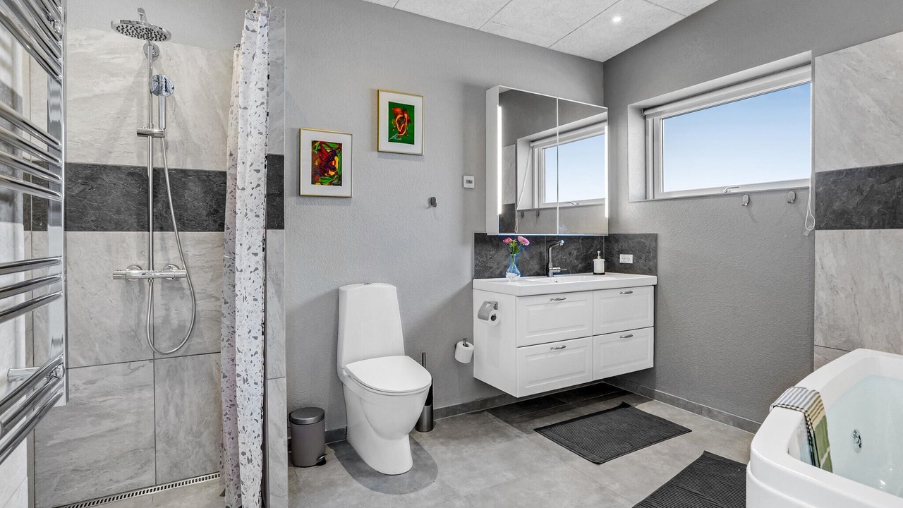 Photo of Bathroom in Hou