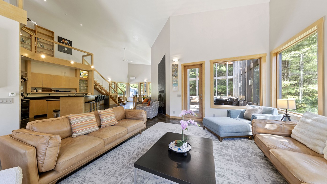 Photo of Livingroom in North Kawartha