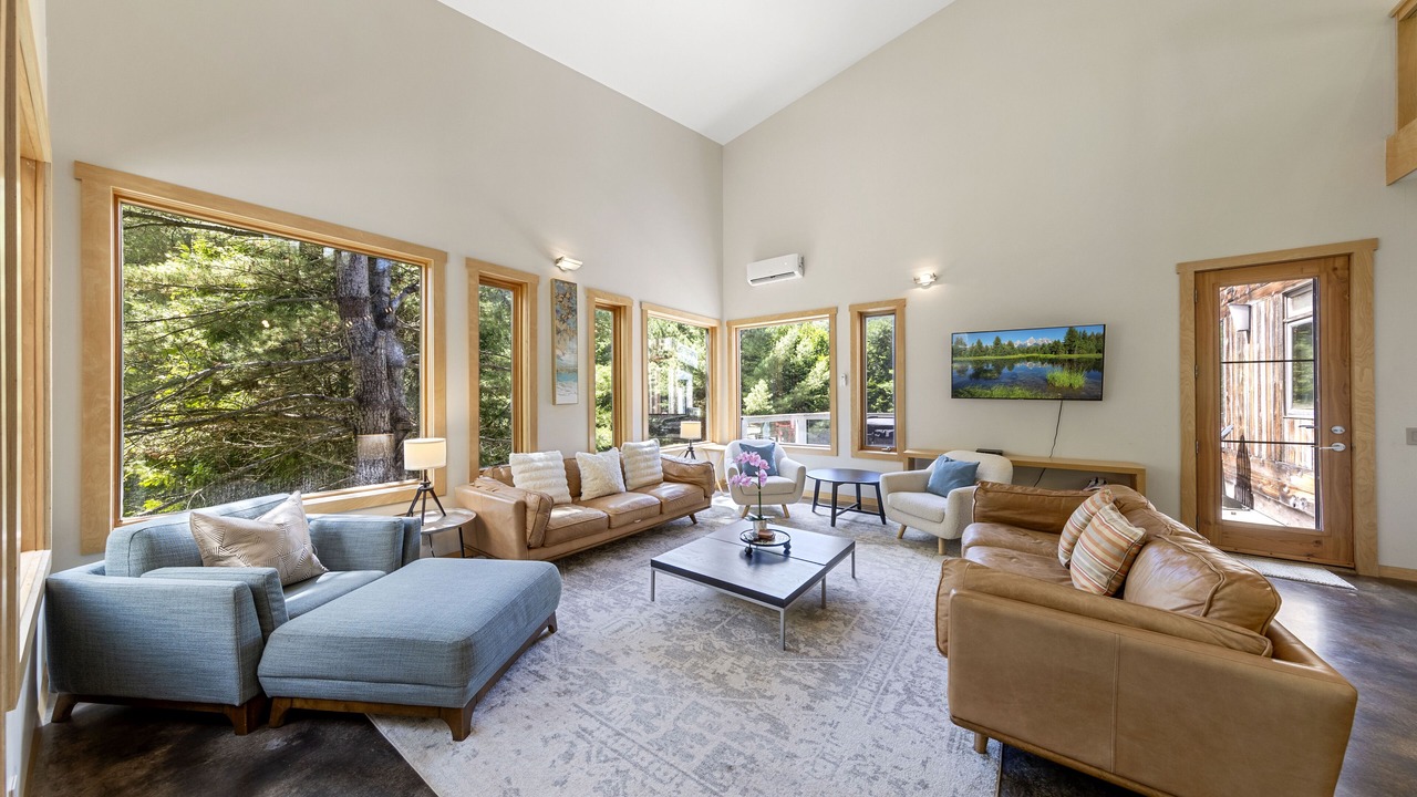 Photo of Livingroom in North Kawartha