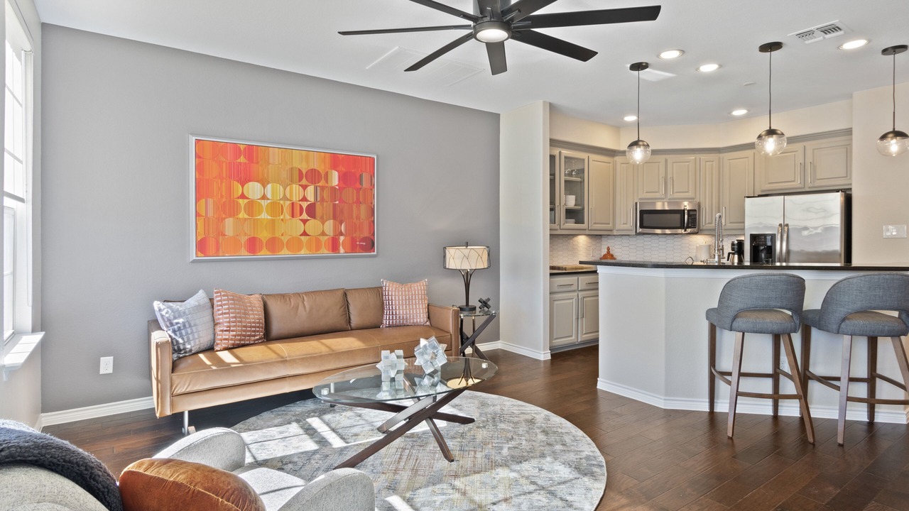 Photo of Livingroom in Legacy Town Center North