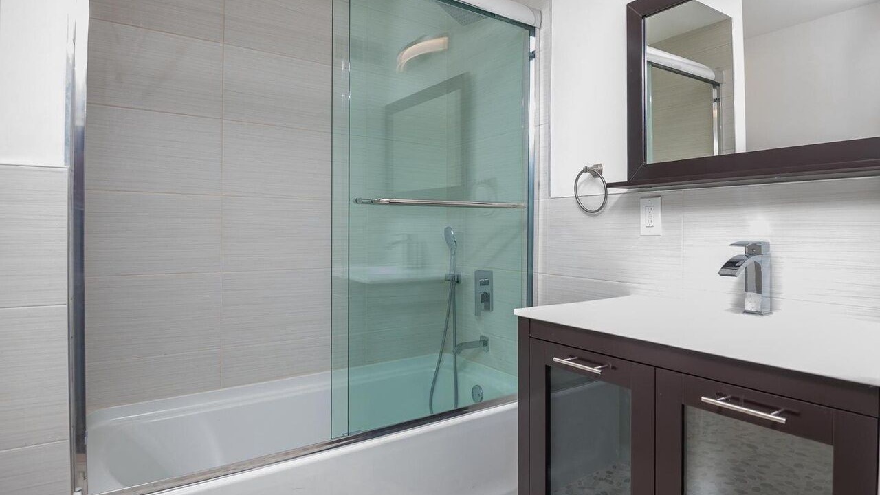 Photo of Bathroom in Graduate Hospital