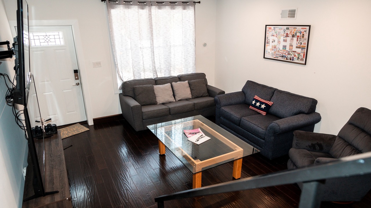 Photo of Livingroom in Graduate Hospital