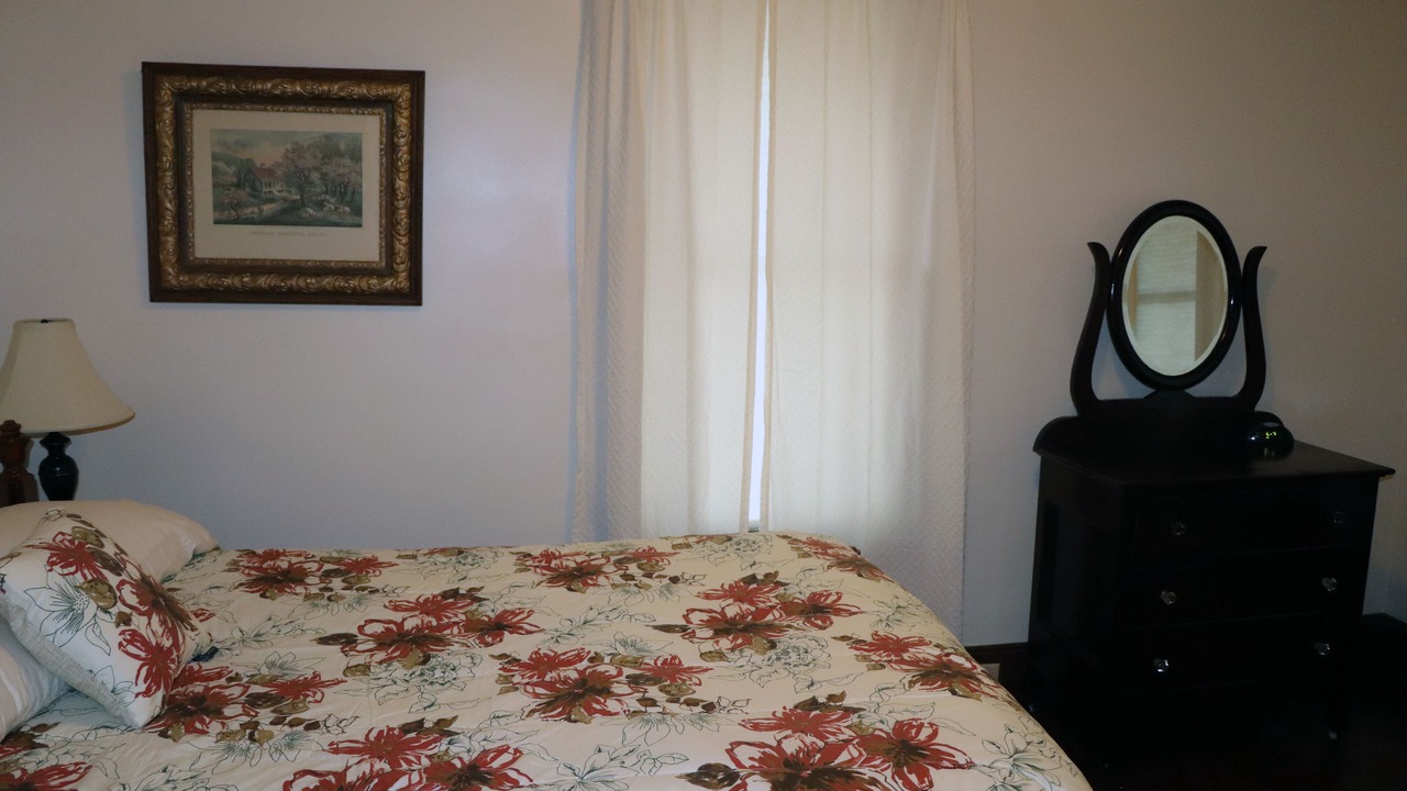 Photo of Bedroom in Broadway