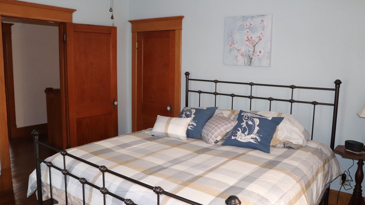 Photo of Bedroom in Broadway