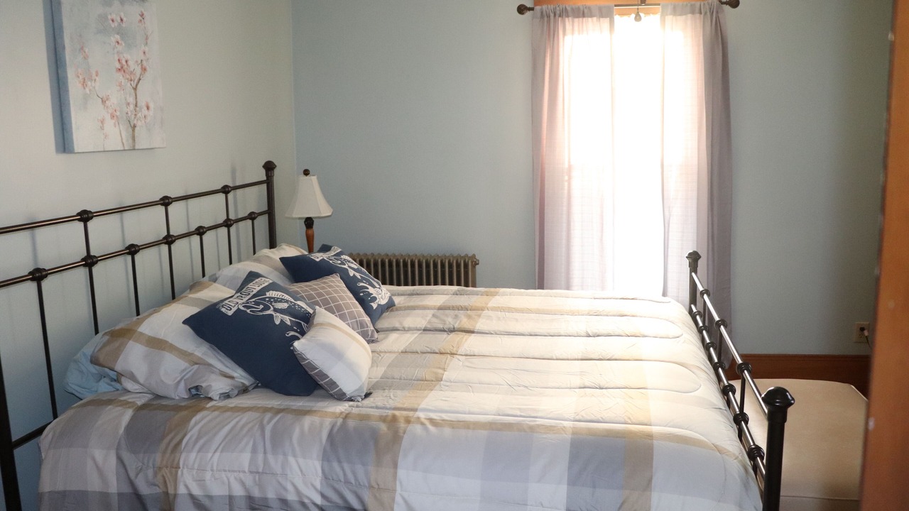 Photo of Bedroom in Broadway