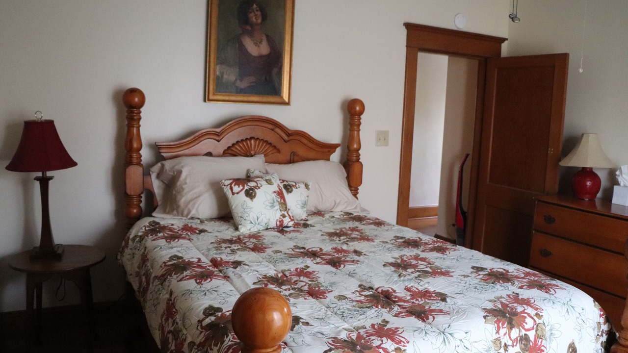 Photo of Bedroom in Broadway