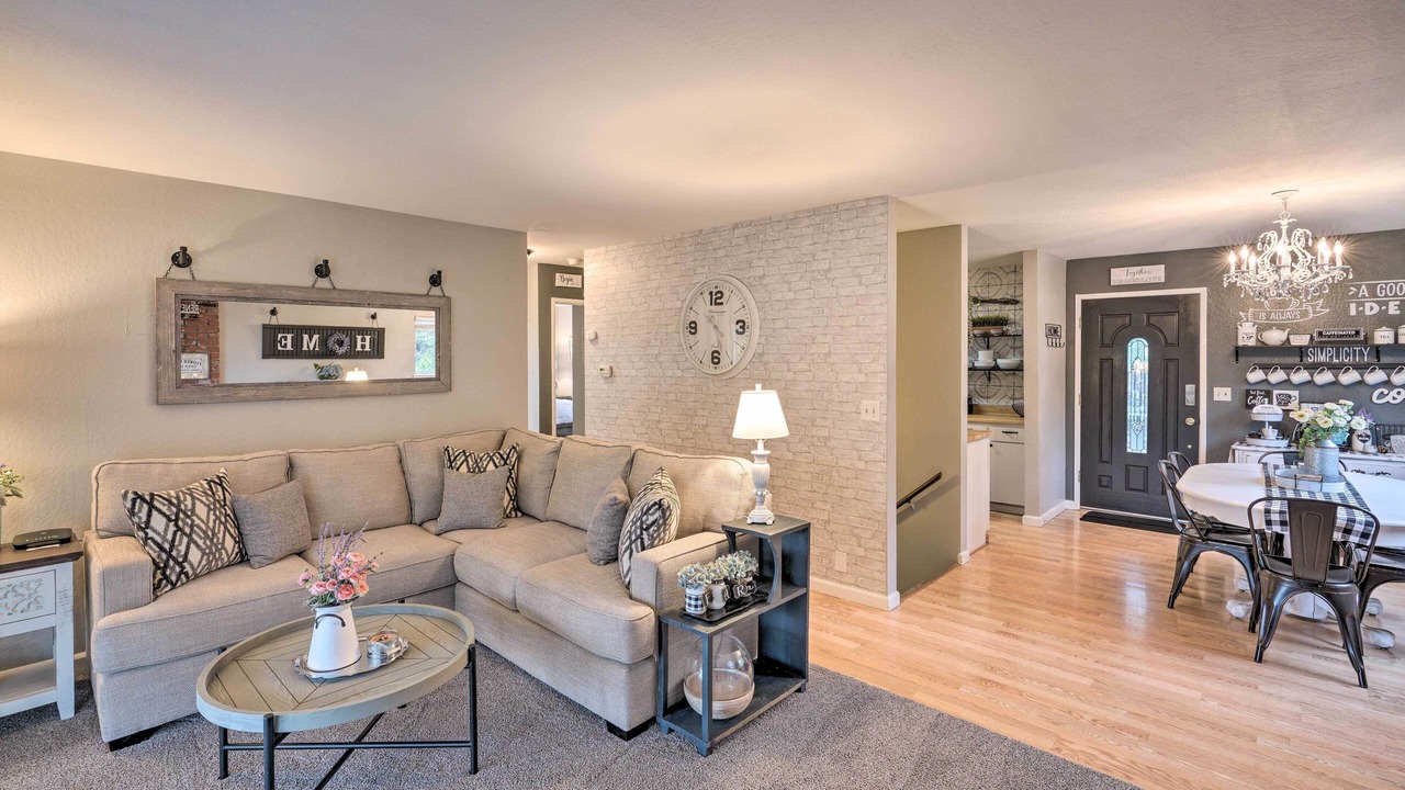 Photo of Livingroom in Pine Grove