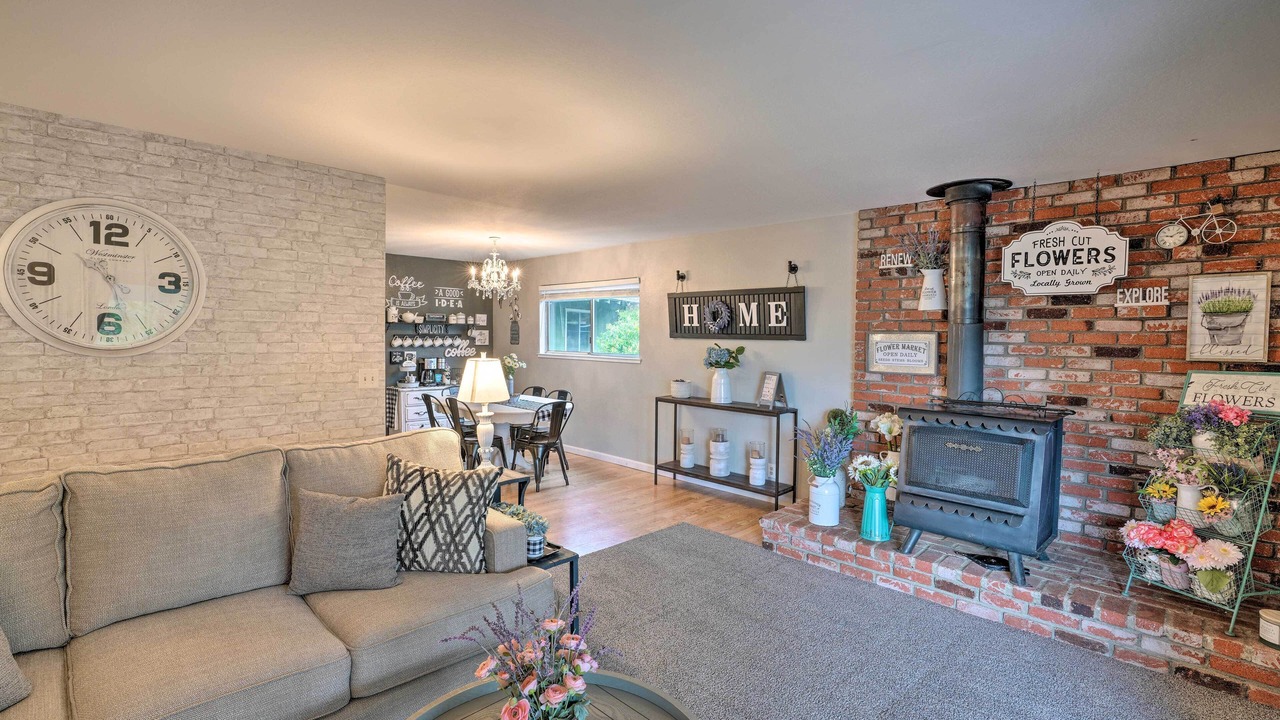 Photo of Livingroom in Pine Grove