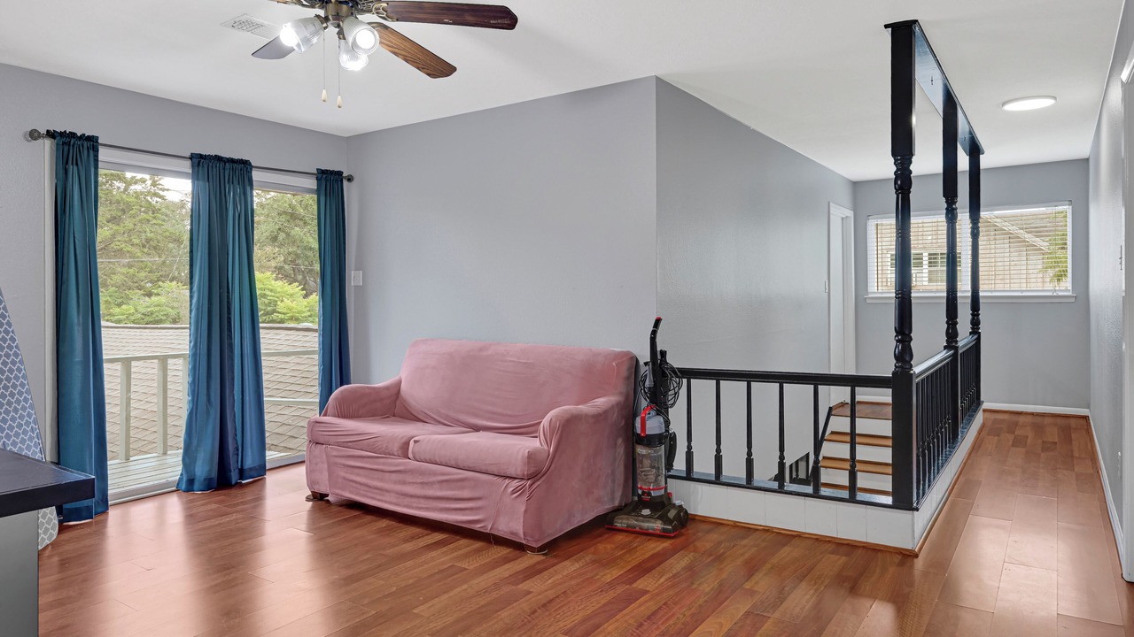 Photo of Livingroom in Sharpstown