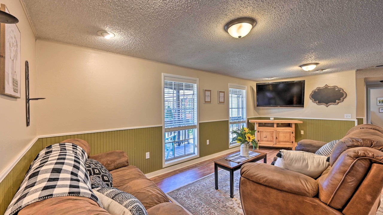 Photo of Livingroom in Broken Bow