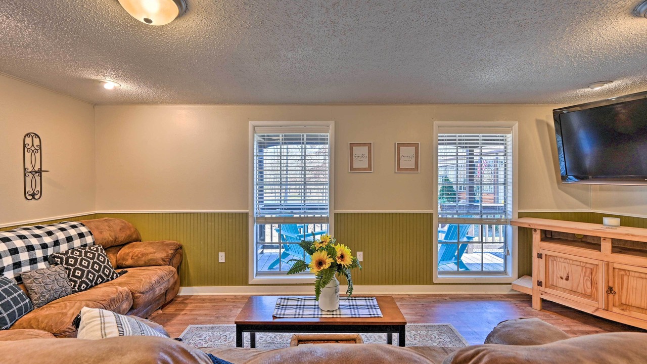 Photo of Livingroom in Broken Bow