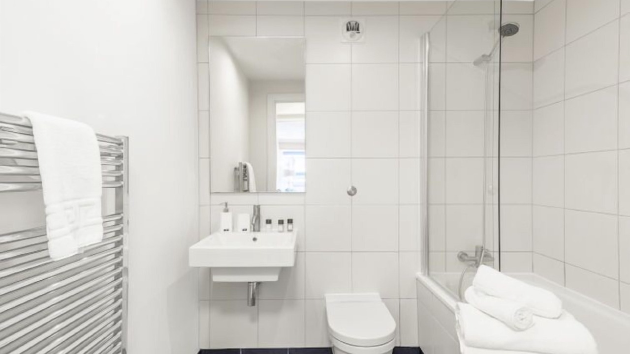 Photo of Bathroom in Queenhithe