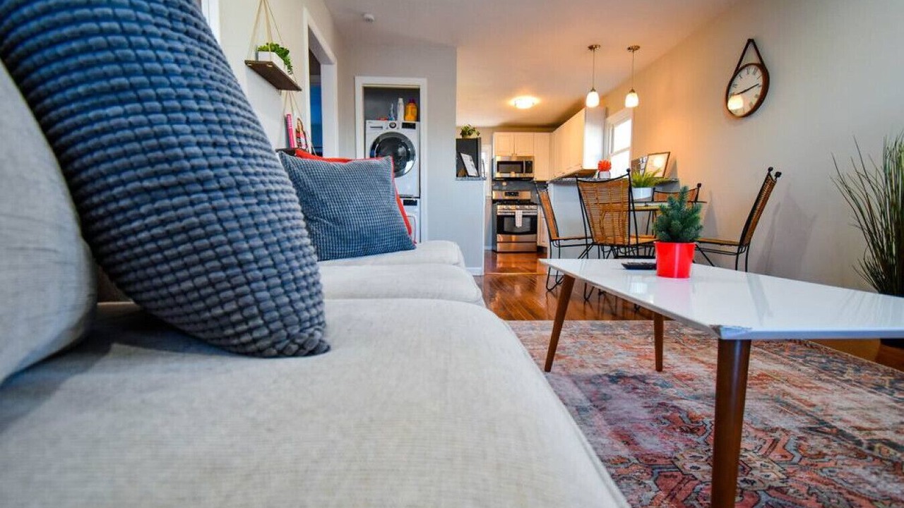 Photo of Livingroom in West Plaza