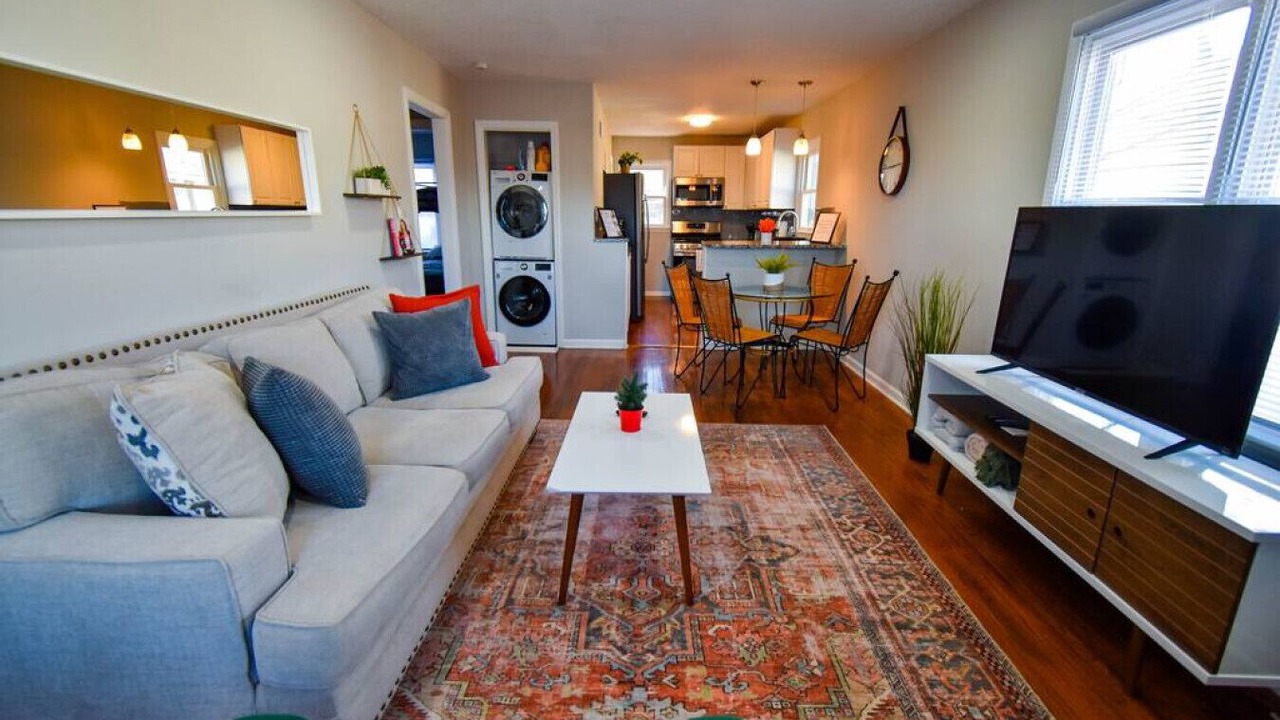 Photo of Livingroom in West Plaza