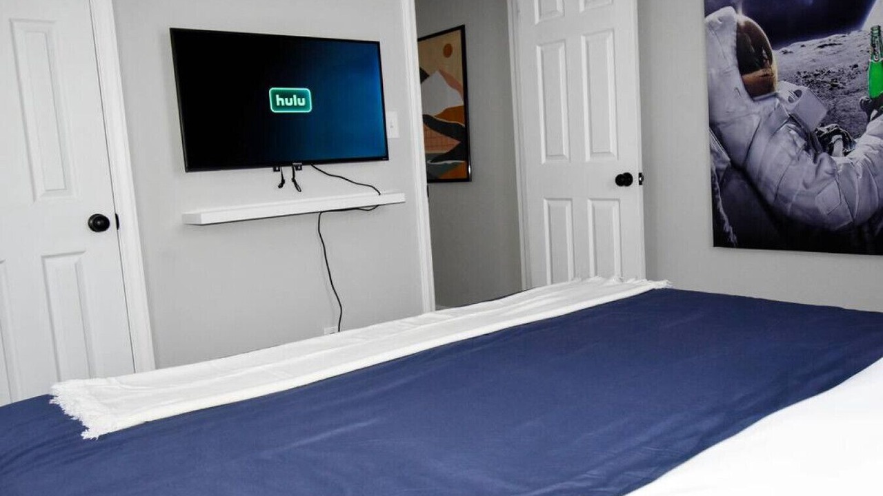 Photo of Bedroom in West Plaza