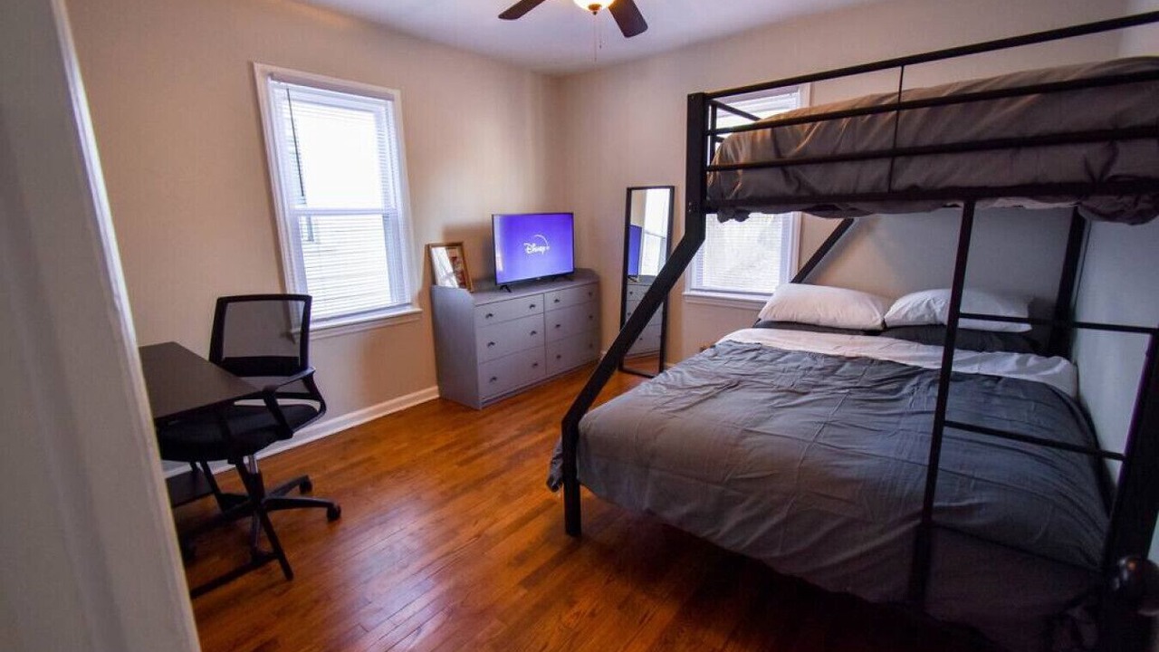 Photo of Bedroom in West Plaza