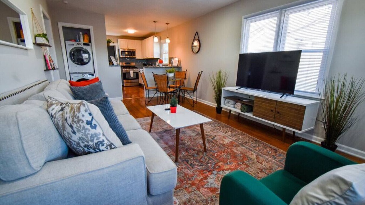 Photo of Livingroom in West Plaza