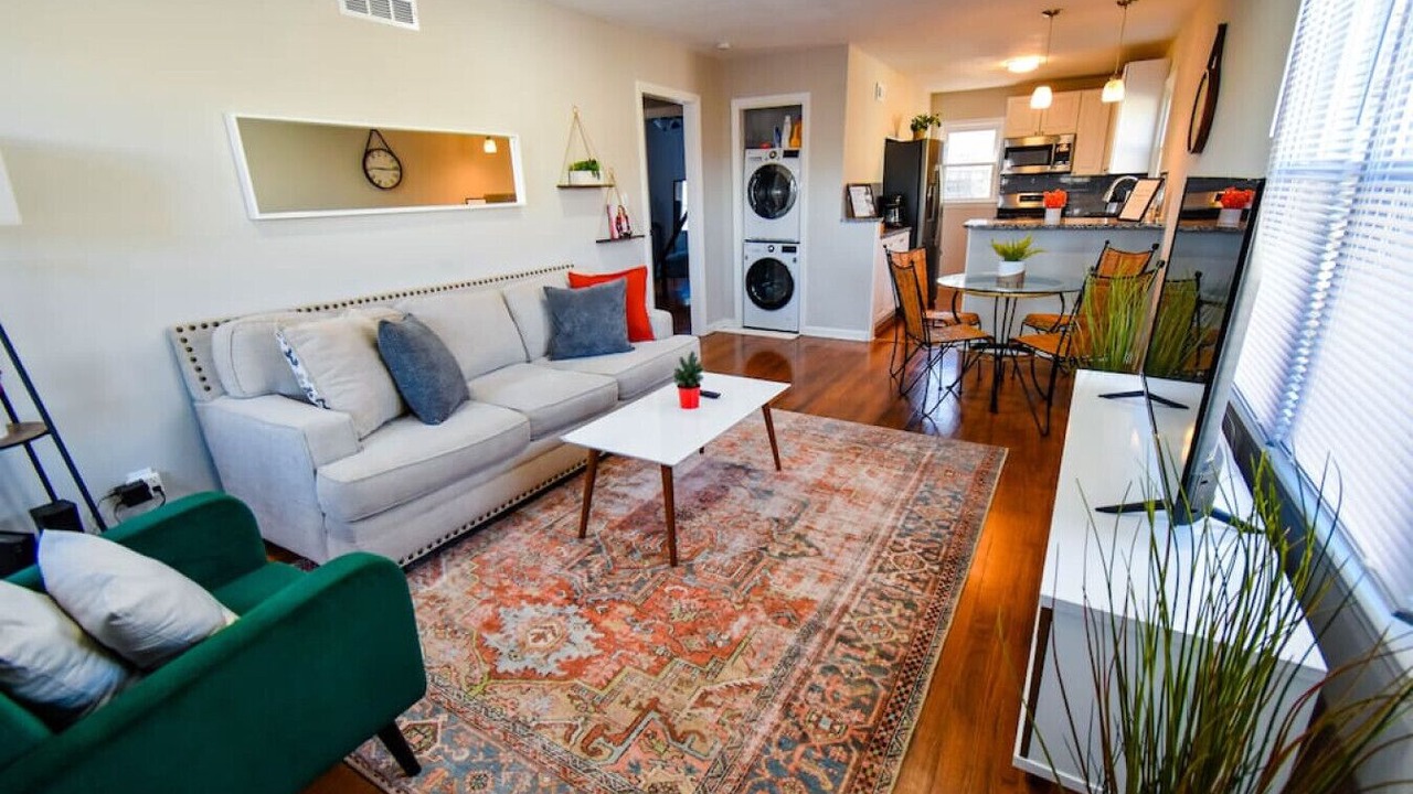 Photo of Livingroom in West Plaza