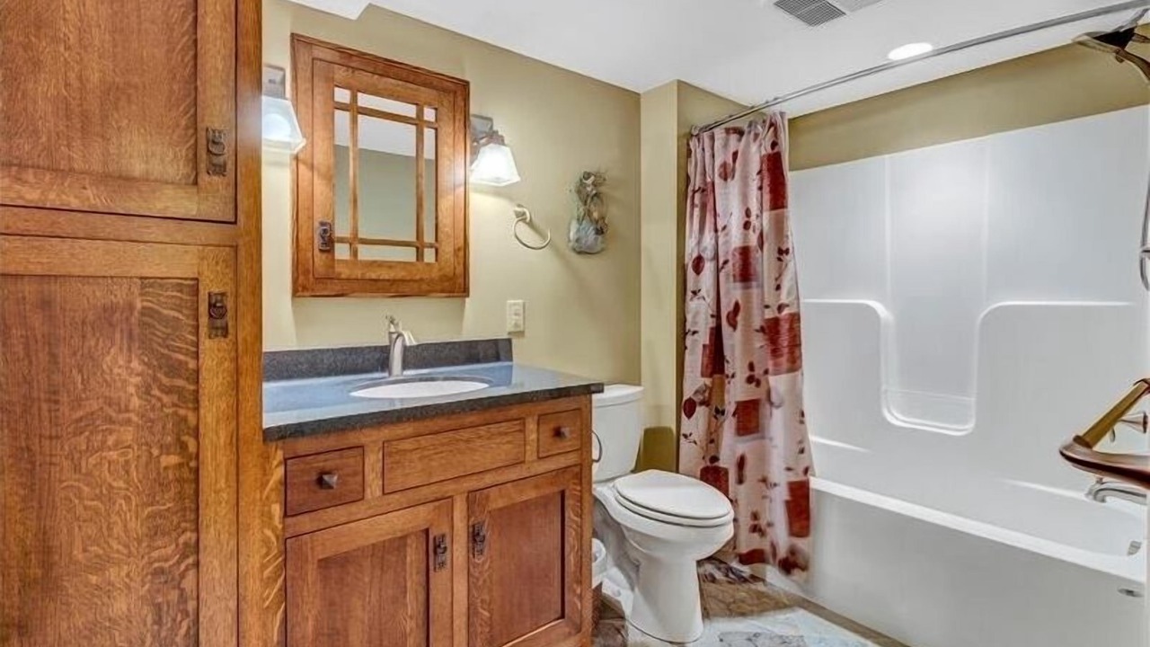 Photo of Bathroom in Huddleston