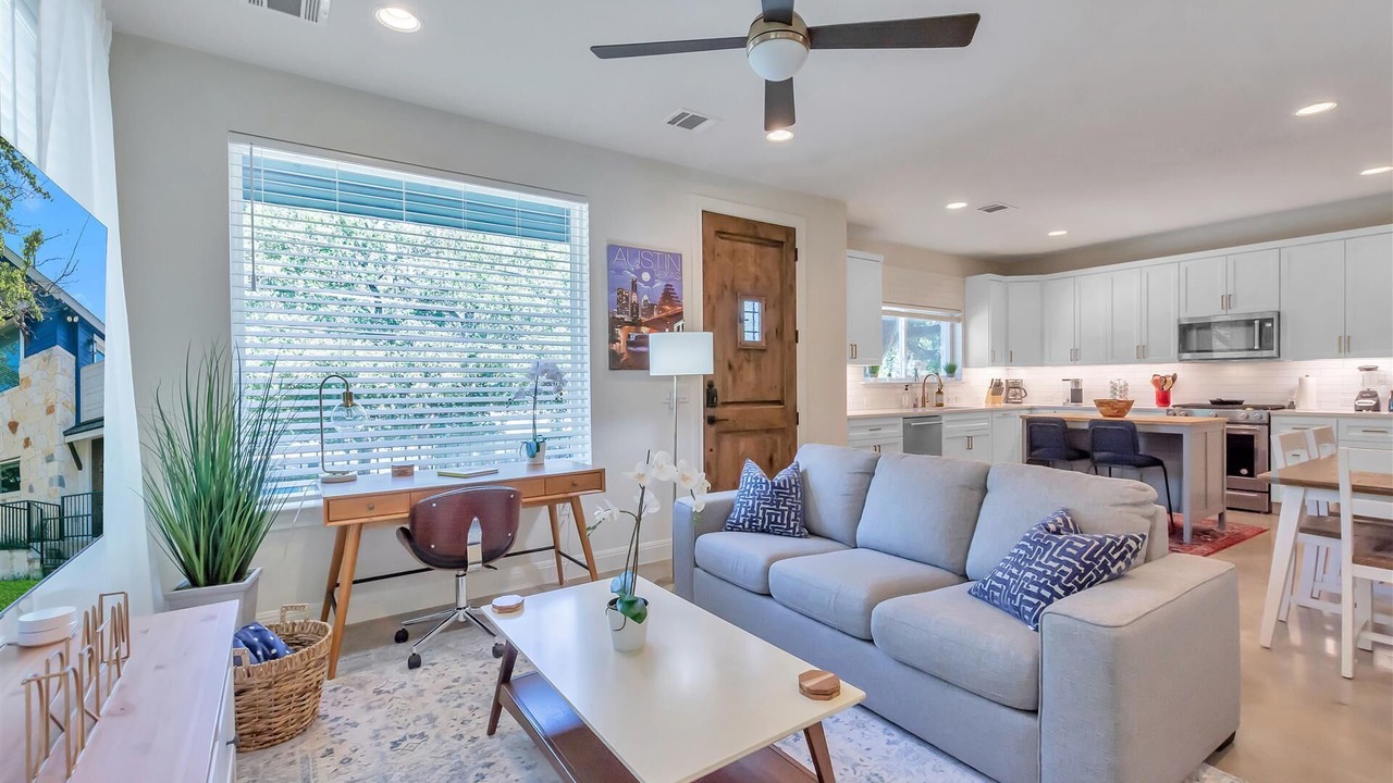Photo of Livingroom in Elmhurst Heights