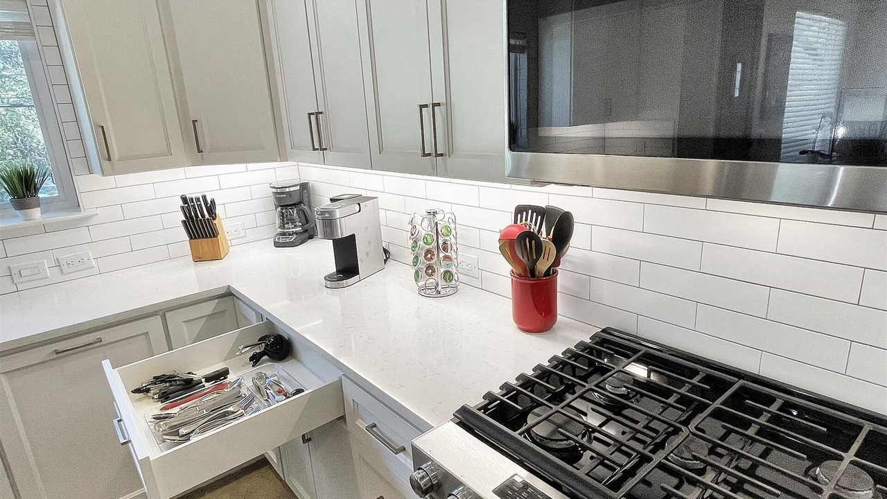 Photo of Kitchen in Elmhurst Heights