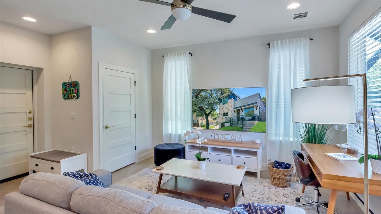 Photo of Livingroom in Elmhurst Heights