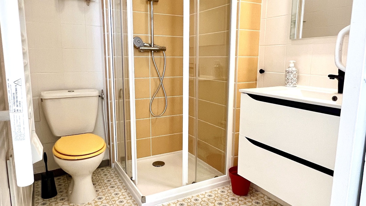 Photo of Bathroom in Bayonne