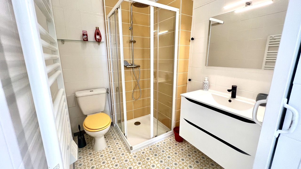 Photo of Bathroom in Bayonne
