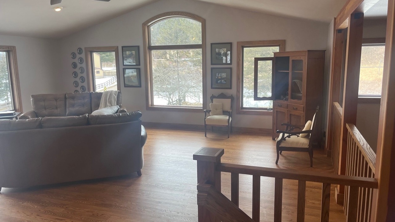 Photo of Livingroom in Iowa County