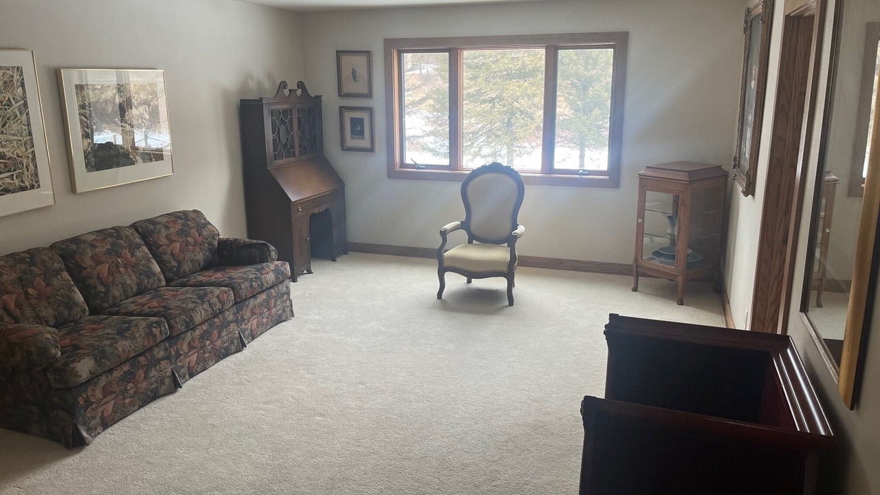 Photo of Livingroom in Iowa County