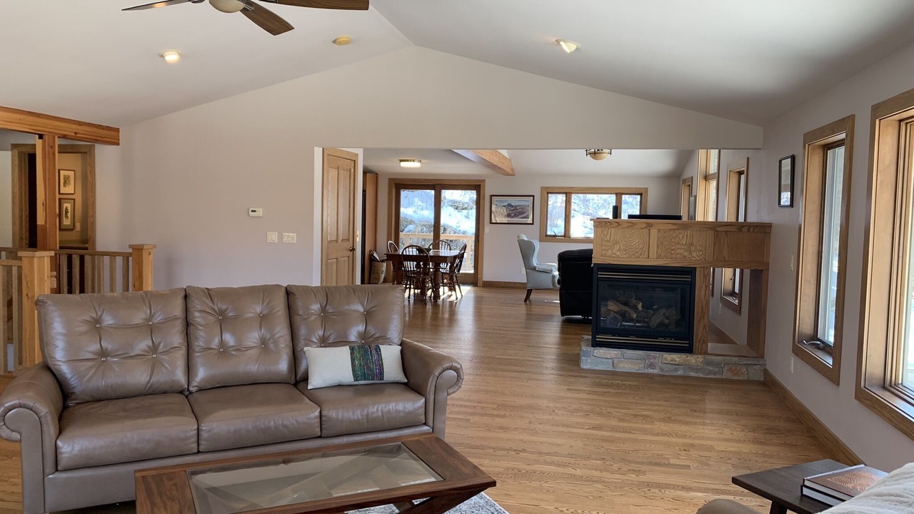 Photo of Livingroom in Iowa County