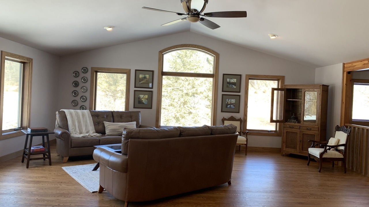 Photo of Livingroom in Iowa County