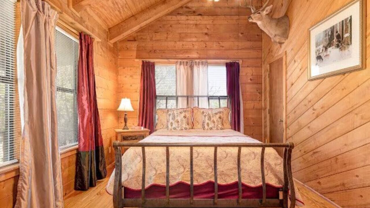 Photo of Bedroom in Uvalde