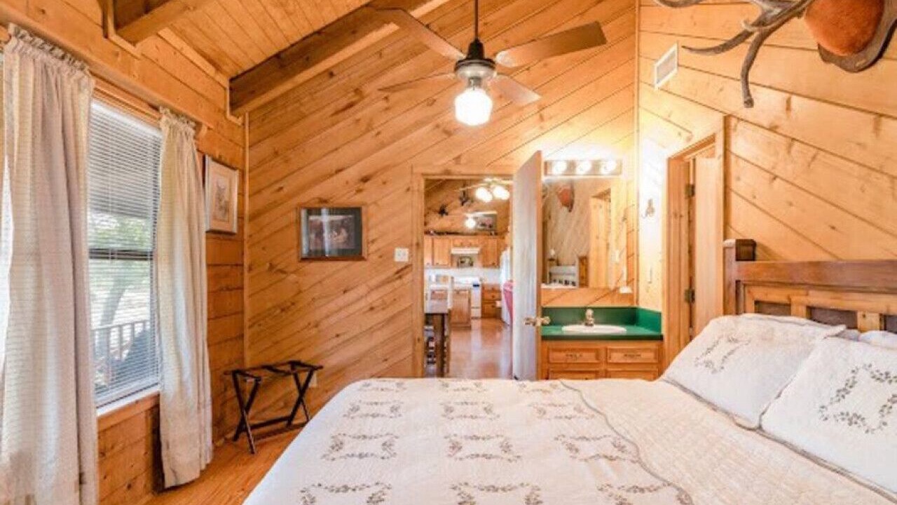 Photo of Bedroom in Uvalde