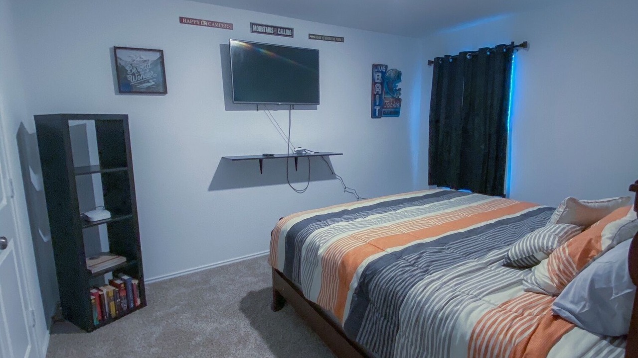 Photo of Bedroom in Kyle