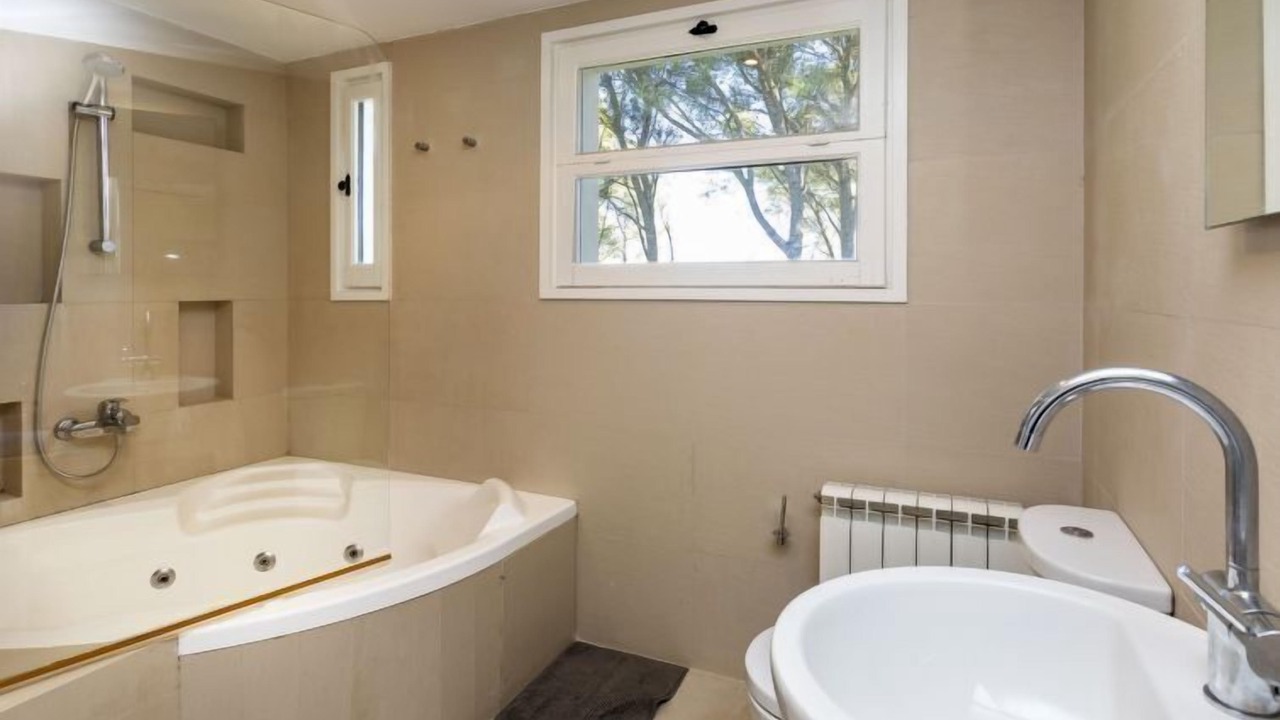 Photo of Bathroom in Pals