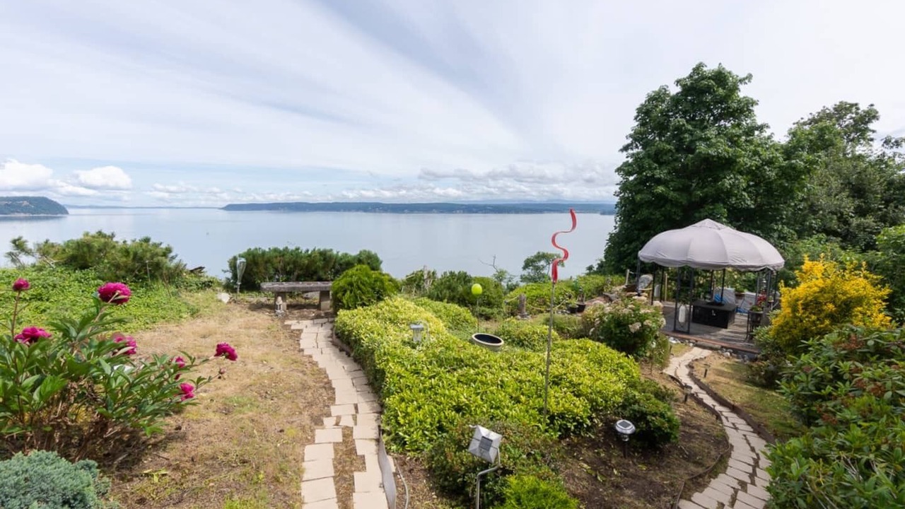 Photo of Others in Everett