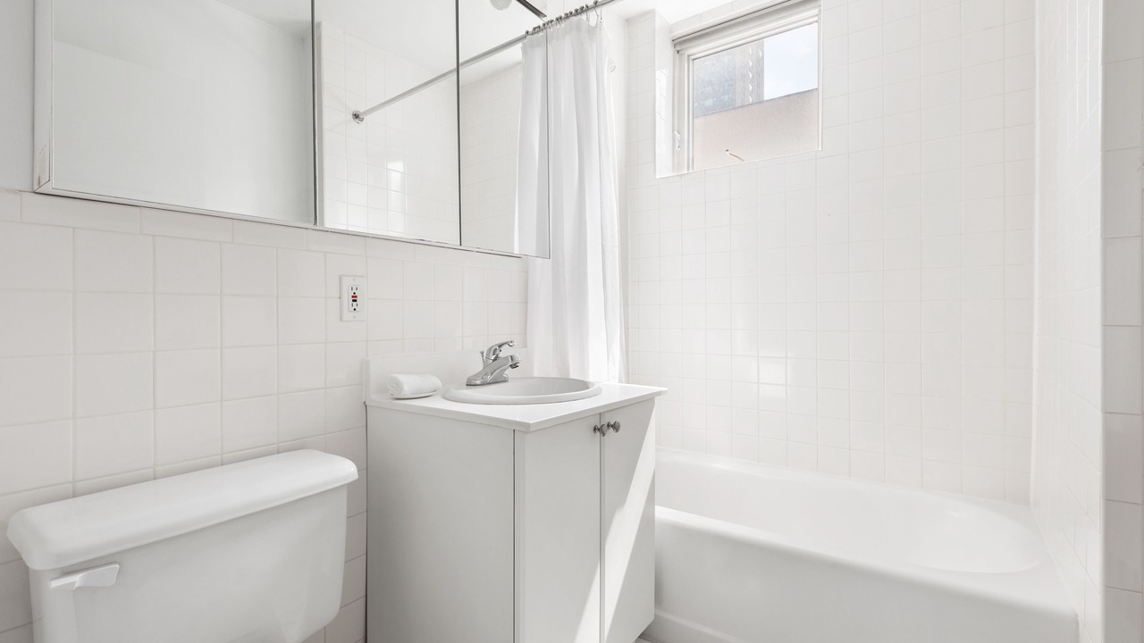 Photo of Bathroom in Central Park South