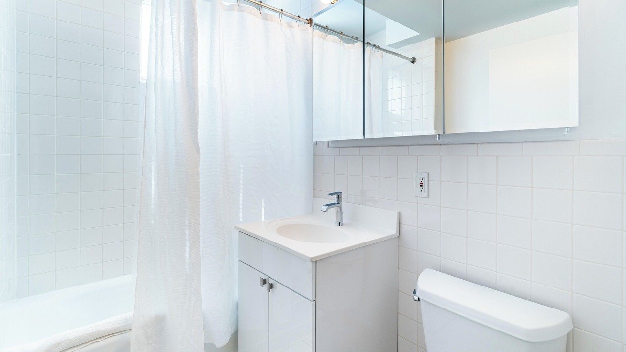 Photo of Bathroom in Central Park South