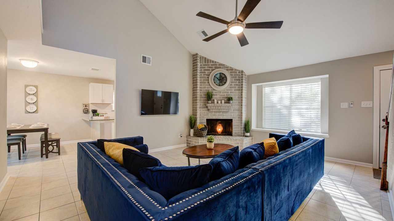 Photo of Livingroom in Spring