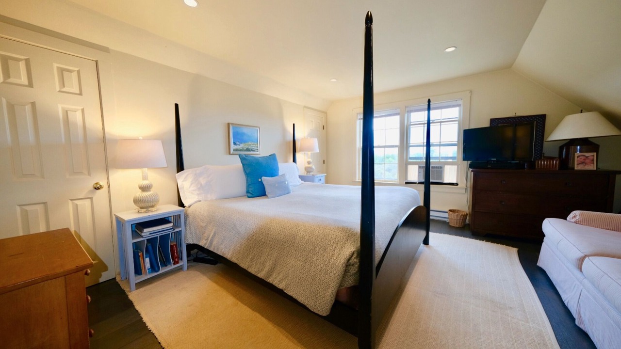 Photo of Bedroom in Tom Nevers