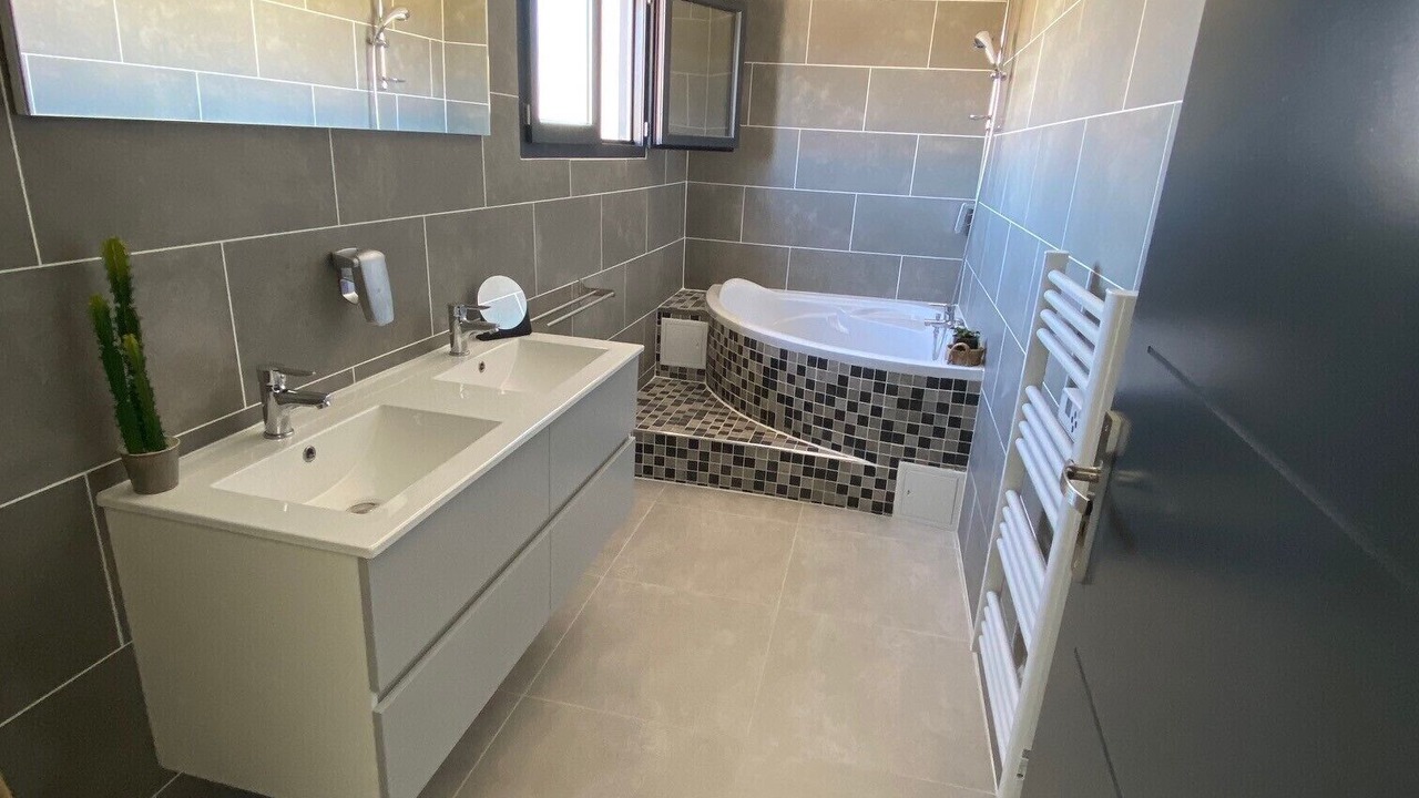 Photo of Bathroom in Pia