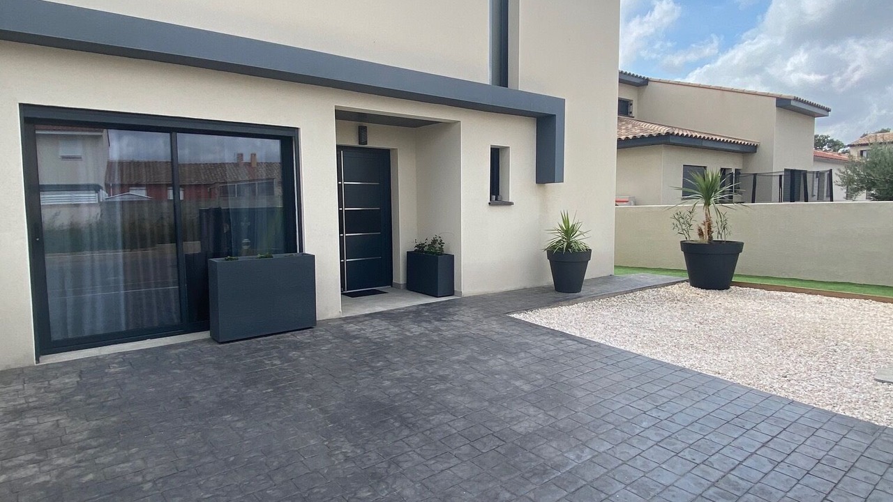 Photo of Outdoor in Pia