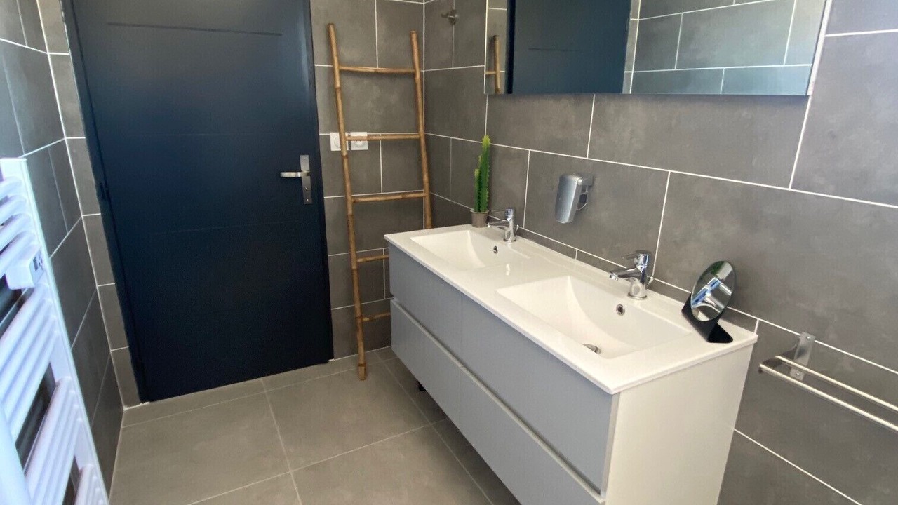 Photo of Bathroom in Pia