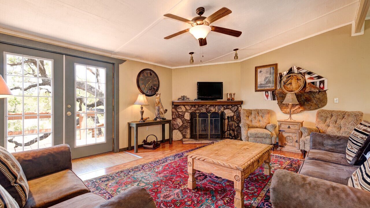 Photo of Livingroom in Uvalde