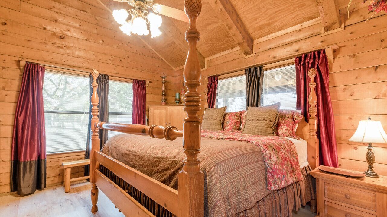 Photo of Bedroom in Uvalde