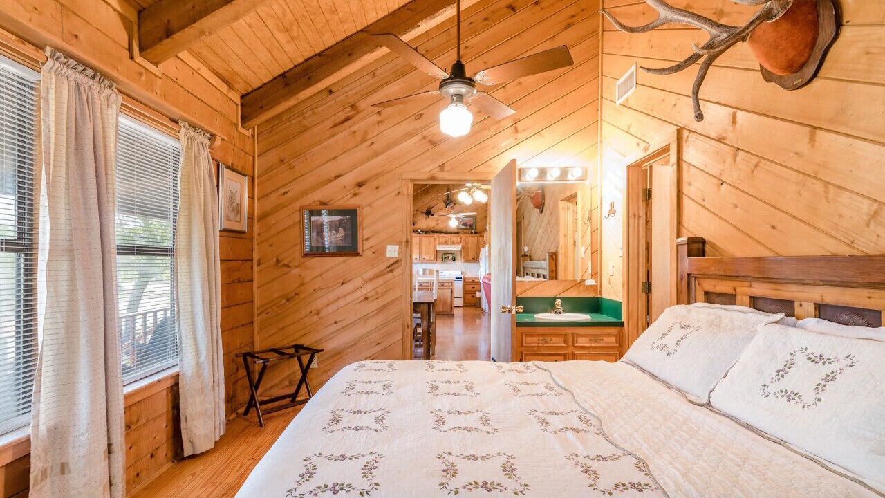 Photo of Bedroom in Uvalde