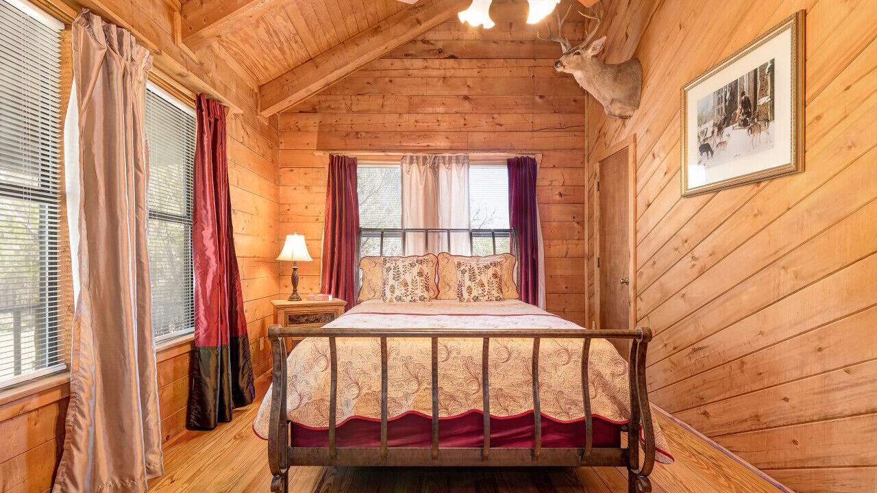 Photo of Bedroom in Uvalde