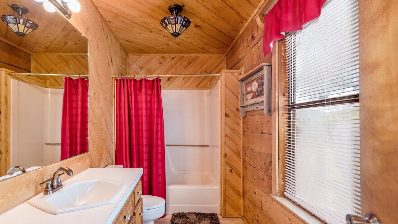 Photo of Bathroom in Uvalde