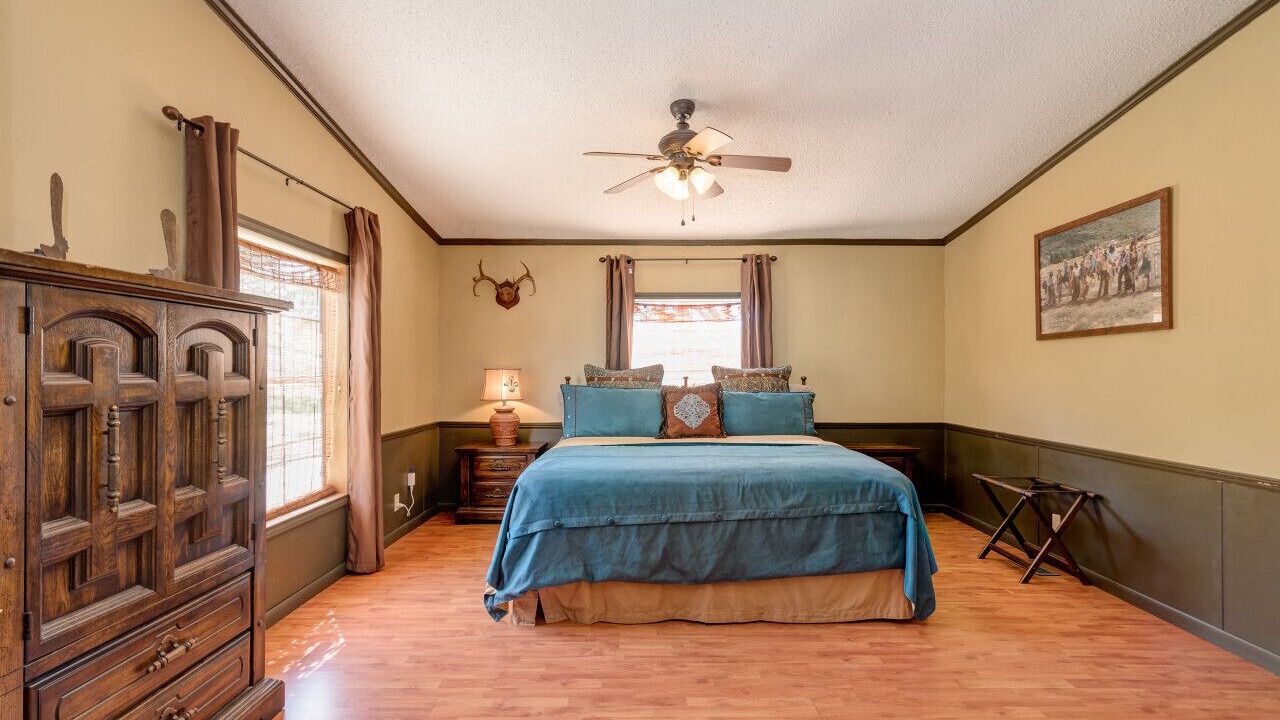 Photo of Bedroom in Uvalde